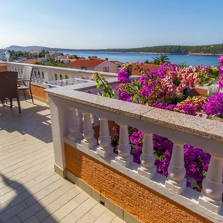 With Parking Space Barbat, Rab - 20080 Apartamento Barbat na Rabu