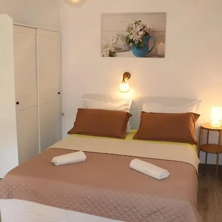 With Parking Space Barbat, Rab - 20080 Apartamento Barbat na Rabu